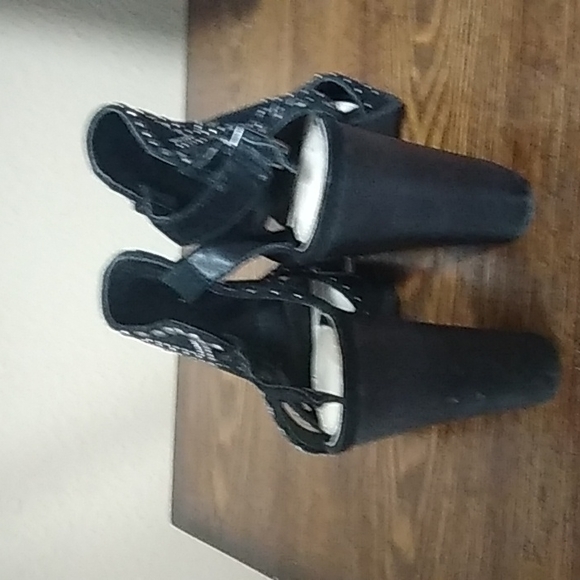 Heels - Picture 3 of 4